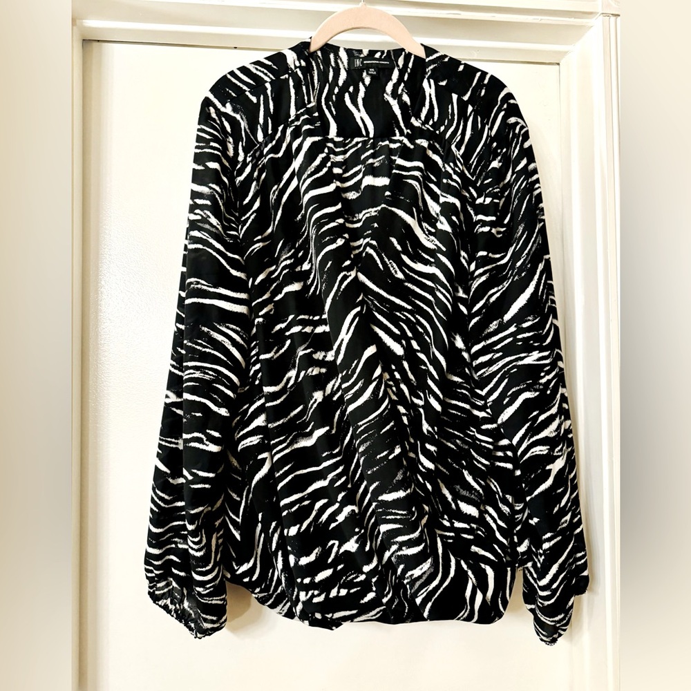 INC Crisscross blouse EUC size XXL